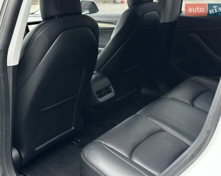 Белый Тесла Модель 3, объемом двигателя 0 л и пробегом 35 тыс. км за 24699 $, фото 31 на Automoto.ua