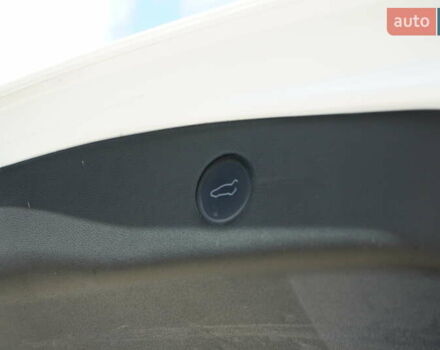 Білий Тесла Модель 3, об'ємом двигуна 0 л та пробігом 33 тис. км за 20700 $, фото 37 на Automoto.ua