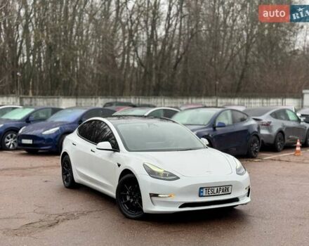 Білий Тесла Модель 3, об'ємом двигуна 0 л та пробігом 117 тис. км за 20999 $, фото 1 на Automoto.ua