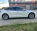 Белый Тесла Модель 3, объемом двигателя 0 л и пробегом 61 тыс. км за 20275 $, фото 4 на Automoto.ua