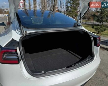 Белый Тесла Модель 3, объемом двигателя 0 л и пробегом 55 тыс. км за 22990 $, фото 11 на Automoto.ua