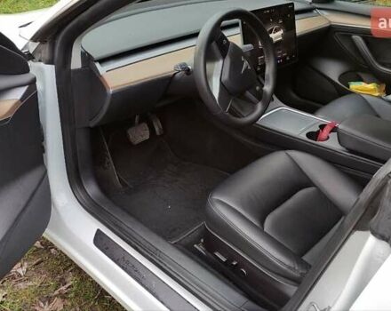 Білий Тесла Модель 3, об'ємом двигуна 0 л та пробігом 58 тис. км за 23500 $, фото 11 на Automoto.ua