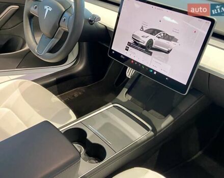 Белый Тесла Модель 3, объемом двигателя 0 л и пробегом 18 тыс. км за 28999 $, фото 26 на Automoto.ua