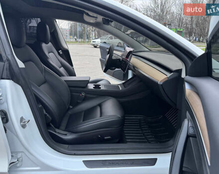 Белый Тесла Модель 3, объемом двигателя 0 л и пробегом 85 тыс. км за 21999 $, фото 18 на Automoto.ua