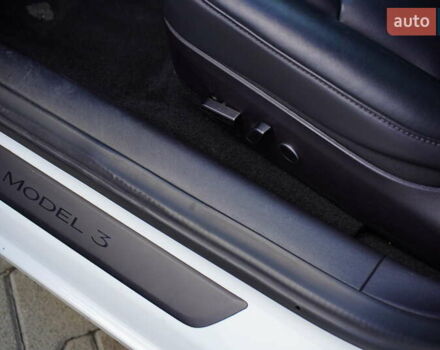 Білий Тесла Модель 3, об'ємом двигуна 0 л та пробігом 33 тис. км за 20700 $, фото 14 на Automoto.ua