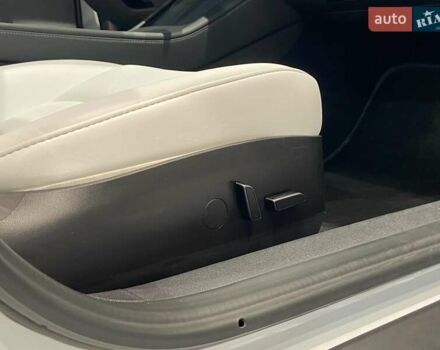 Белый Тесла Модель 3, объемом двигателя 0 л и пробегом 18 тыс. км за 28999 $, фото 36 на Automoto.ua