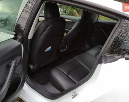 Білий Тесла Модель 3, об'ємом двигуна 0 л та пробігом 58 тис. км за 23500 $, фото 7 на Automoto.ua