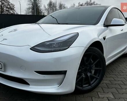 Белый Тесла Модель 3, объемом двигателя 0 л и пробегом 48 тыс. км за 22000 $, фото 2 на Automoto.ua