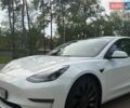 Белый Тесла Модель 3, объемом двигателя 0 л и пробегом 64 тыс. км за 28000 $, фото 1 на Automoto.ua