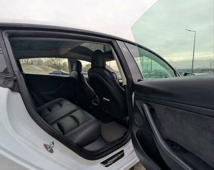 Белый Тесла Модель 3, объемом двигателя 0 л и пробегом 118 тыс. км за 21999 $, фото 8 на Automoto.ua