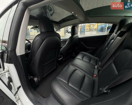 Білий Тесла Модель 3, об'ємом двигуна 0 л та пробігом 110 тис. км за 16900 $, фото 16 на Automoto.ua