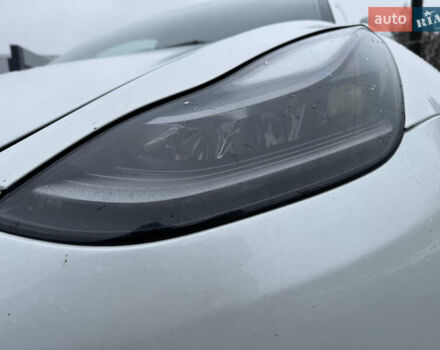 Білий Тесла Модель 3, об'ємом двигуна 0 л та пробігом 110 тис. км за 16900 $, фото 8 на Automoto.ua