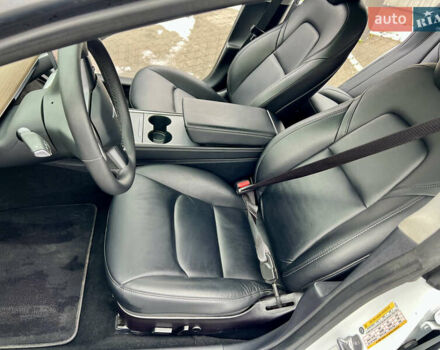 Білий Тесла Модель 3, об'ємом двигуна 0 л та пробігом 5 тис. км за 22500 $, фото 26 на Automoto.ua