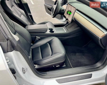 Білий Тесла Модель 3, об'ємом двигуна 0 л та пробігом 5 тис. км за 22500 $, фото 29 на Automoto.ua