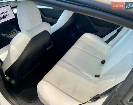 Білий Тесла Модель 3, об'ємом двигуна 0 л та пробігом 18 тис. км за 26900 $, фото 30 на Automoto.ua