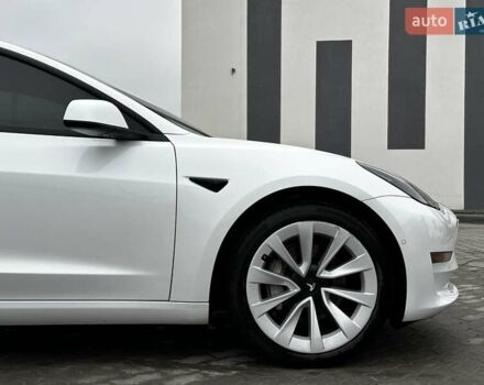 Белый Тесла Модель 3, объемом двигателя 0 л и пробегом 35 тыс. км за 24699 $, фото 17 на Automoto.ua