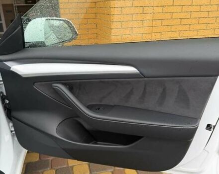 Белый Тесла Модель 3, объемом двигателя 0 л и пробегом 40 тыс. км за 25000 $, фото 27 на Automoto.ua