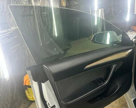 Белый Тесла Модель 3, объемом двигателя 0 л и пробегом 125 тыс. км за 22000 $, фото 7 на Automoto.ua