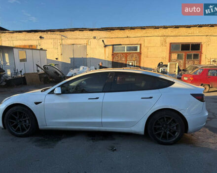 Білий Тесла Модель 3, об'ємом двигуна 0 л та пробігом 97 тис. км за 16700 $, фото 1 на Automoto.ua