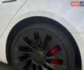 Белый Тесла Модель 3, объемом двигателя 0 л и пробегом 64 тыс. км за 28000 $, фото 9 на Automoto.ua