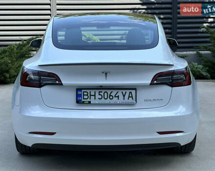 Белый Тесла Модель 3, объемом двигателя 0 л и пробегом 75 тыс. км за 27700 $, фото 17 на Automoto.ua
