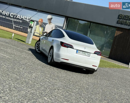 Тесла Модель 3 2022 в Днепре (Днепропетровске) на Automoto.ua Белый Тесла Модель 3, объемом двигателя 0 л и пробегом 13 тыс. км за 24000 $, фото 8 на Automoto.ua
