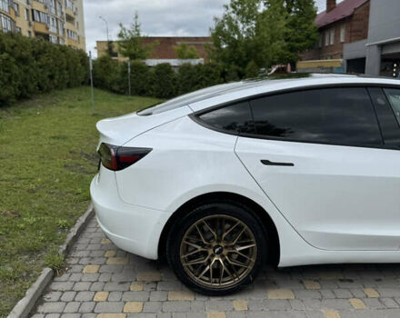 Білий Тесла Модель 3, об'ємом двигуна 0 л та пробігом 62 тис. км за 23000 $, фото 10 на Automoto.ua