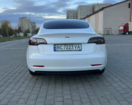 Белый Тесла Модель 3, объемом двигателя 0 л и пробегом 12 тыс. км за 25399 $, фото 3 на Automoto.ua