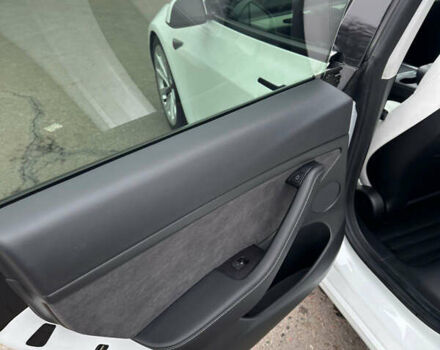 Белый Тесла Модель 3, объемом двигателя 0 л и пробегом 81 тыс. км за 21000 $, фото 13 на Automoto.ua