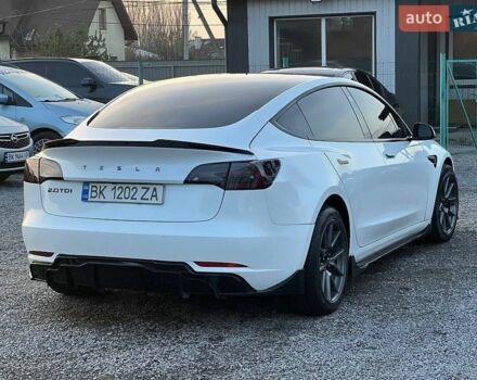 Белый Тесла Модель 3, объемом двигателя 0 л и пробегом 98 тыс. км за 19100 $, фото 3 на Automoto.ua