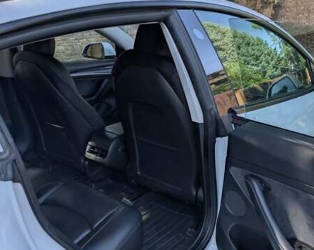 Білий Тесла Модель 3, об'ємом двигуна 0 л та пробігом 156 тис. км за 20499 $, фото 11 на Automoto.ua