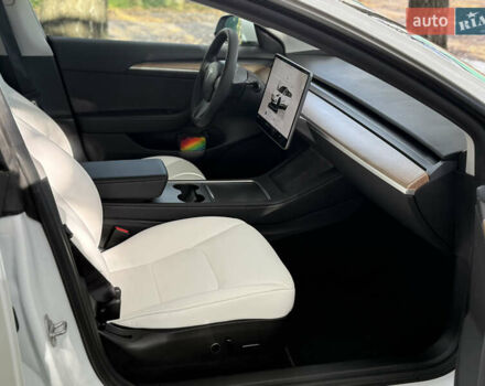 Тесла Модель 3 2022 в Дубно на Automoto.ua Белый Тесла Модель 3, объемом двигателя 0 л и пробегом 57 тыс. км за 22700 $, фото 3 на Automoto.ua