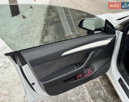 Білий Тесла Модель 3, об'ємом двигуна 0 л та пробігом 89 тис. км за 22000 $, фото 16 на Automoto.ua