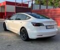 Білий Тесла Модель 3, об'ємом двигуна 0 л та пробігом 157 тис. км за 18650 $, фото 2 на Automoto.ua