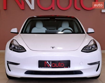 Білий Тесла Модель 3, об'ємом двигуна 0 л та пробігом 60 тис. км за 22900 $, фото 1 на Automoto.ua