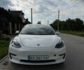 Білий Тесла Модель 3, об'ємом двигуна 0 л та пробігом 64 тис. км за 22500 $, фото 1 на Automoto.ua