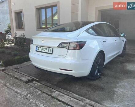 Білий Тесла Модель 3, об'ємом двигуна 0 л та пробігом 43 тис. км за 22250 $, фото 2 на Automoto.ua