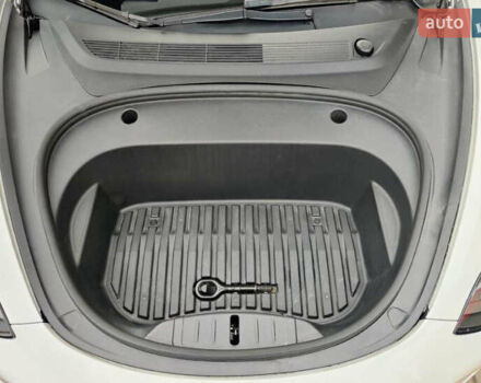 Белый Тесла Модель 3, объемом двигателя 0 л и пробегом 47 тыс. км за 15000 $, фото 12 на Automoto.ua