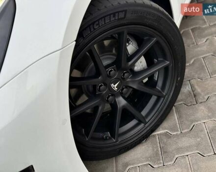 Белый Тесла Модель 3, объемом двигателя 0 л и пробегом 70 тыс. км за 22600 $, фото 15 на Automoto.ua