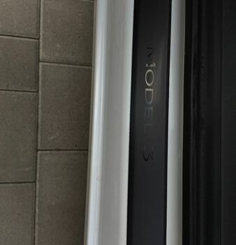 Белый Тесла Модель 3, объемом двигателя 0 л и пробегом 130 тыс. км за 18499 $, фото 30 на Automoto.ua