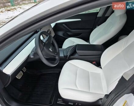 Белый Тесла Модель 3, объемом двигателя 0 л и пробегом 46 тыс. км за 24800 $, фото 15 на Automoto.ua