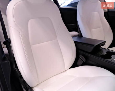 Білий Тесла Модель 3, об'ємом двигуна 0 л та пробігом 60 тис. км за 22900 $, фото 40 на Automoto.ua