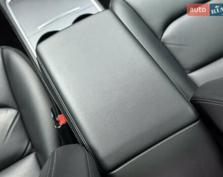 Белый Тесла Модель 3, объемом двигателя 0 л и пробегом 70 тыс. км за 22600 $, фото 35 на Automoto.ua