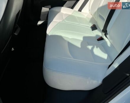 Белый Тесла Модель 3, объемом двигателя 0 л и пробегом 130 тыс. км за 16950 $, фото 9 на Automoto.ua