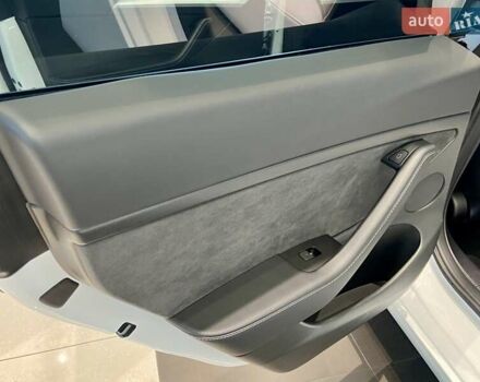 Белый Тесла Модель 3, объемом двигателя 0 л и пробегом 18 тыс. км за 28999 $, фото 28 на Automoto.ua