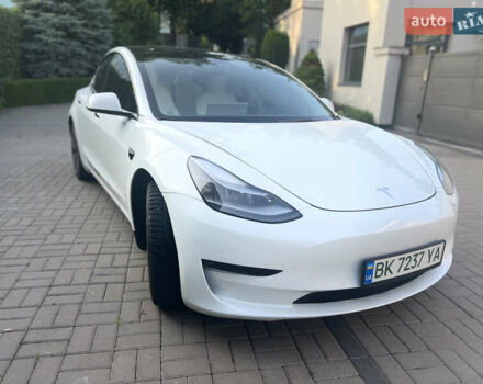 Белый Тесла Модель 3, объемом двигателя 0 л и пробегом 88 тыс. км за 21900 $, фото 2 на Automoto.ua