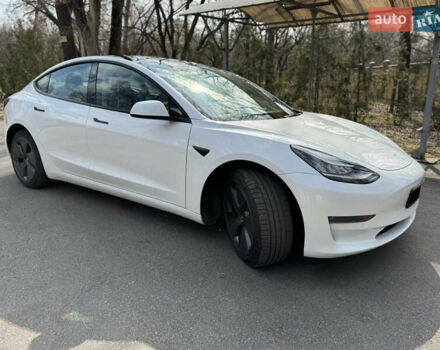 Белый Тесла Модель 3, объемом двигателя 0 л и пробегом 32 тыс. км за 23999 $, фото 2 на Automoto.ua
