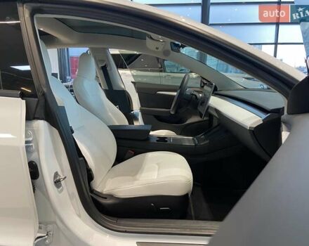 Белый Тесла Модель 3, объемом двигателя 0 л и пробегом 18 тыс. км за 28999 $, фото 34 на Automoto.ua