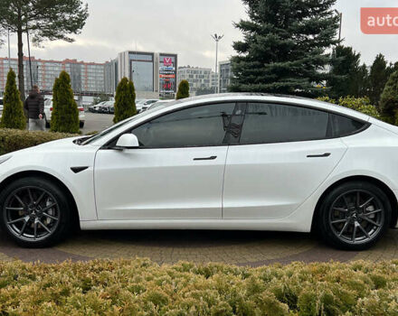 Білий Тесла Модель 3, об'ємом двигуна 0 л та пробігом 33 тис. км за 21300 $, фото 3 на Automoto.ua