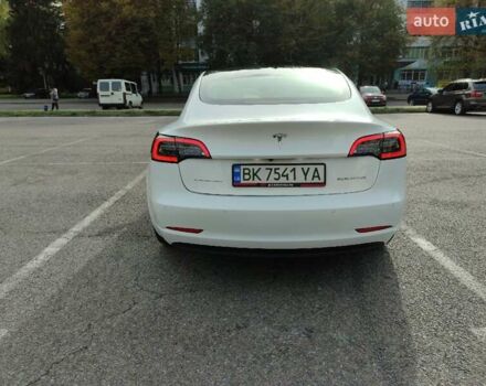 Белый Тесла Модель 3, объемом двигателя 0 л и пробегом 180 тыс. км за 20200 $, фото 3 на Automoto.ua